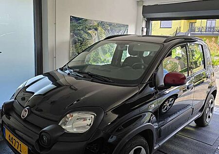 Fiat Panda 1.0 Hybrid Cross RED Edition
