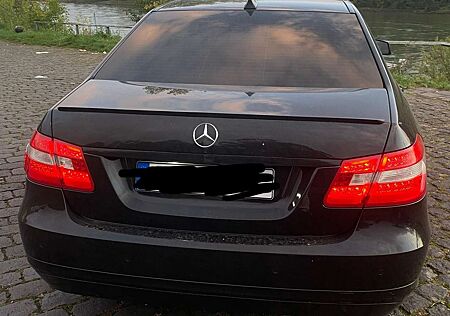 Mercedes-Benz E 220 CDI DPF BlueEFFICIENCY Automatik