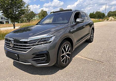 VW Touareg Volkswagen R-Line 4Motion