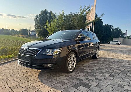 Skoda Superb Combi Elegance 4x4* 1.Hand* VOLL*