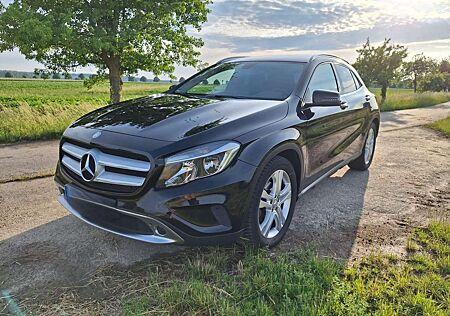 Mercedes-Benz GLA 220 CDI 4Matic 7G-DCT Urban, AHK, Navi