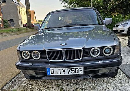 BMW 750i 750
