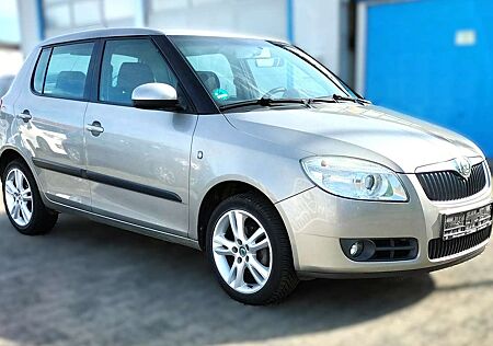 Skoda Fabia NEU TÜV/ 1. HAND/ Sitzheizung/ PDC H/ Klimaauto