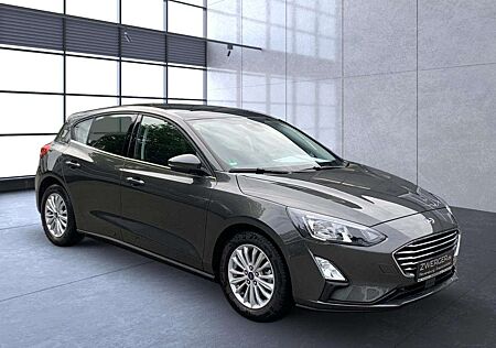 Ford Focus Titanium Kamera PDC iACC Pano Navi KeyFree