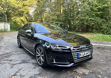 Audi S4 3.0 TFSI quattro tiptronic/virtual cockpit/19 Zoll