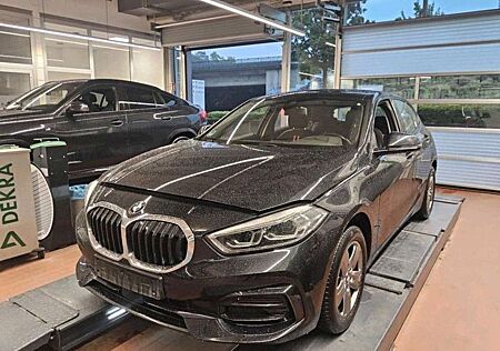 BMW 118 i Sport Line A-LED Driving Harman Live 1. Hd