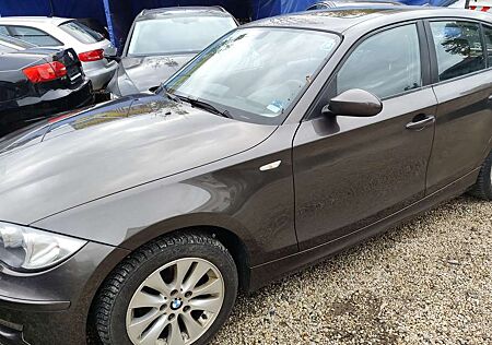 BMW 116i 116 1er (5-Türer) TÜV 10/2026