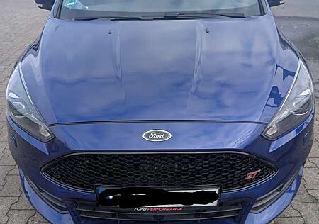 Ford Focus 2.0 EcoBoostST mit Leder-Sport-Paket