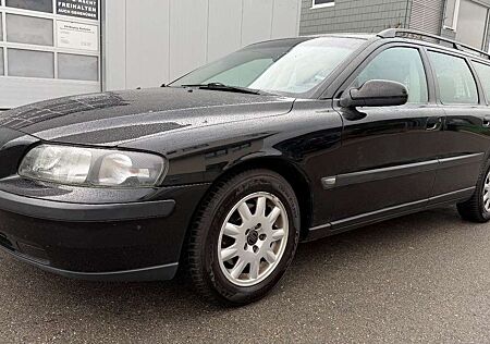 Volvo V70 2.4 BENZINER TÜV NEU,KLIMAANLAGE,TEILLEDER