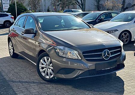 Mercedes-Benz A 180 BlueEFF. Sytle * Teil-Leder / Navi / PDC *