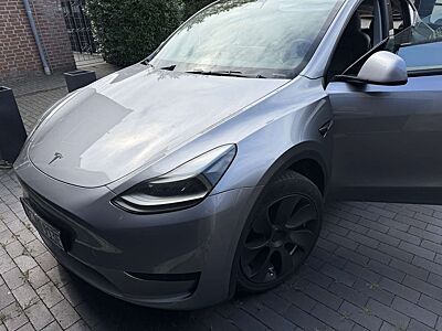 Tesla Model Y Basis RWD QuickSilver