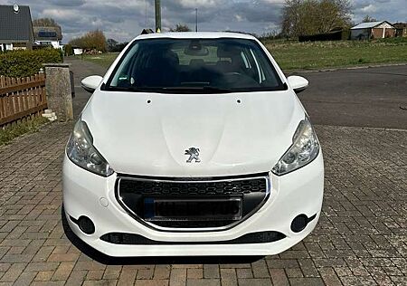Peugeot 208 82 VTI 8 fach bereift