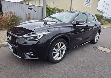 Infiniti Q30 Premium Panorama Kamera TÜV bis 10/2027