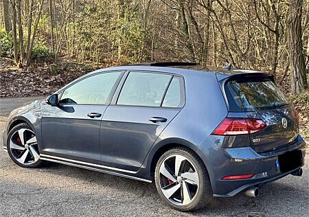 VW Golf GTI Volkswagen BlueMotion Technology DSG