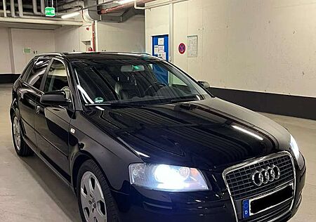 Audi A3 1.6 FSI Ambition Sportback Leder Vollausstattung!