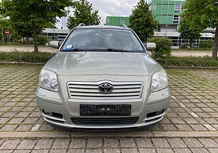 Toyota Avensis 1.8 VVT-i Combi Sol, Flüssigas Anlage