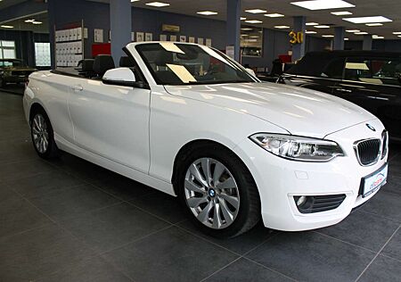 BMW 220i 220 Cabrio Advantage