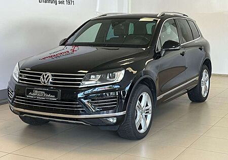 VW Touareg Volkswagen 3.0 V6 TDI +AHK+Standheiz.+8fach bereift+