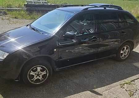 Skoda Fabia mit TUV bis 12/2025 ( unfallfrei ) navi , klima