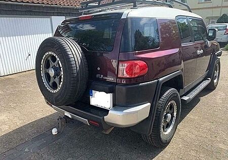 Toyota Land Cruiser FJ Cruiser