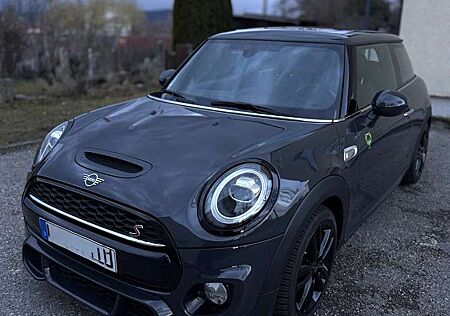Mini Cooper S John Cooper Works mit Panorama Dach