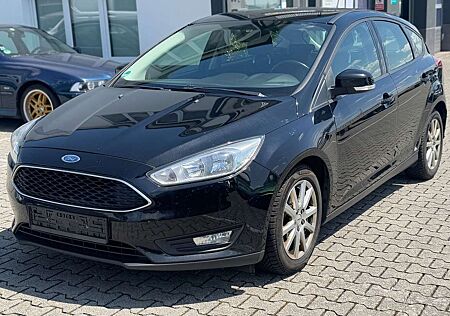 Ford Focus Lim. 1.5 Diesel*Navi*PDC*1.HD