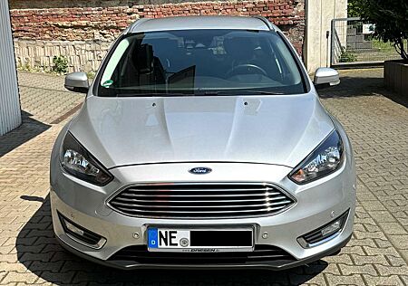 Ford Focus Turnier EcoBoost 1.0 Titanium AHK / Parkpilot