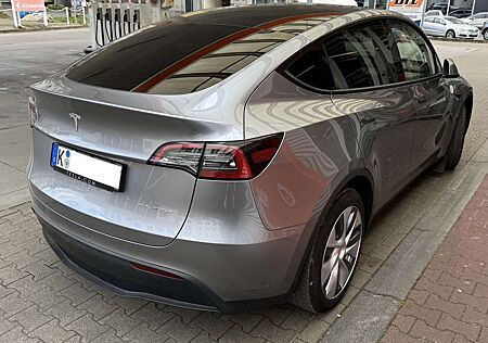 Tesla Model Y Dual Motor LR Allrad AWD Quicksilber