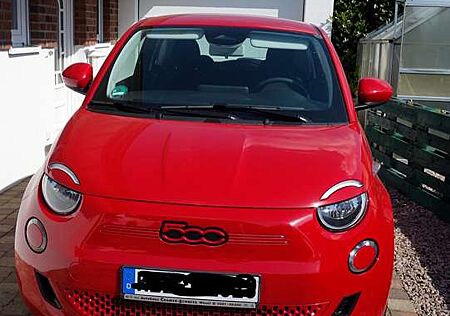 Fiat 500E 42kWh RED BY RED