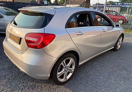 Mercedes-Benz A 180 (BlueEFFICIENCY) 7G-DCT