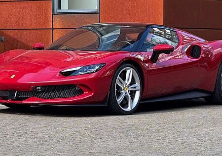 Ferrari 296 GTB Lift, CarPlay, Radar ACC, SurroundView,