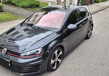 VW Golf GTI Volkswagen Performance BlueMotion Technology