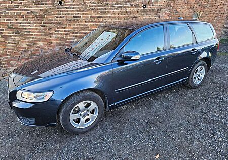 Volvo V50 Kombi 1.8 Momentum | Scheckheftgepflegt
