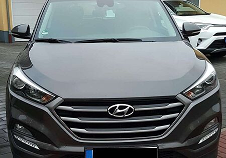 Hyundai Tucson blue 1.7 CRDi 2WD Intro Edition