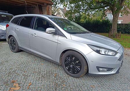 Ford Focus Turnier Titanium/Aut/Scheckheft/1.Hand