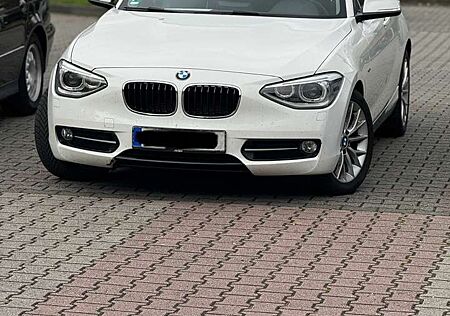 BMW 116i 116 Sport Line,Wartung und Service immer bei