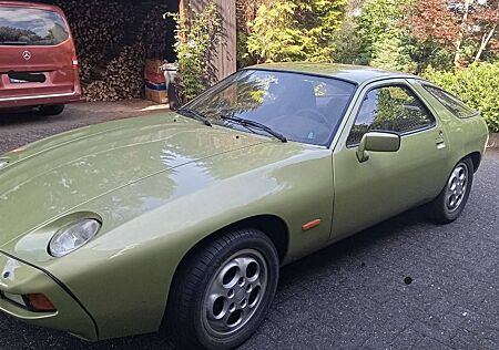 Porsche 928