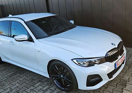 BMW 320i 320 Touring Aut. M Sport Technisch & Optisch Top!