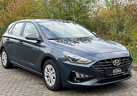 Hyundai i30 gebraucht kaufen Hyundai i30 KOMBI 1.5L 110PS/1.HAND/BLUETOOTH/KLIMA