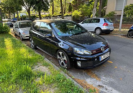 VW Golf GTI Volkswagen Golf 2.0 GTI