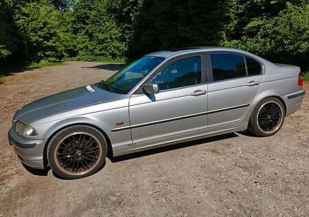 BMW 323i 323