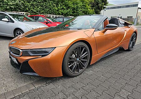 BMW i8 Roadster*NAVI*SHZ*BI-COLOR*ALU*wenigKm