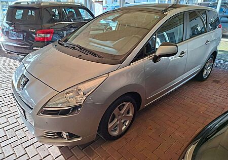 Peugeot 5008 1.6 Premium 155 THP Klimaautomatik Panorama