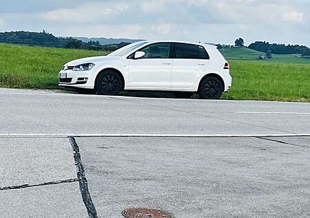 VW Golf Volkswagen Lounge