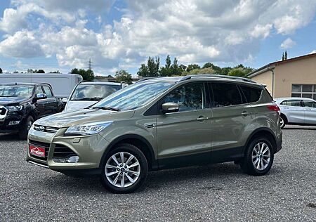 Ford Kuga Titanium *Pano.-Dach *Sitzh.*Xenon *Kamera