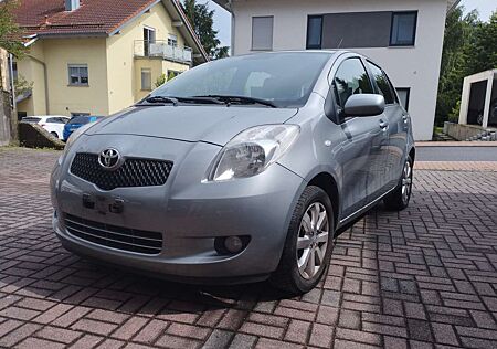Toyota Yaris 1.0 VVT-i Team