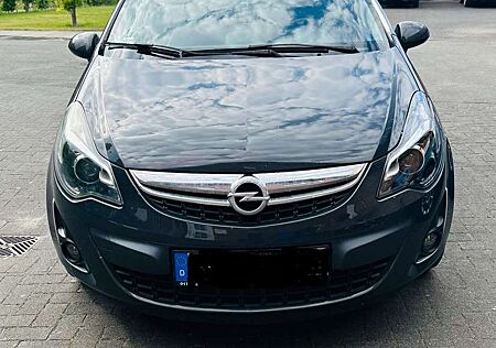 Opel Corsa 1,4 mit Navi Bluetooth und usb