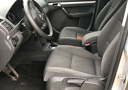 VW Touran Volkswagen 1.6 TDI DPF DSG Trendline