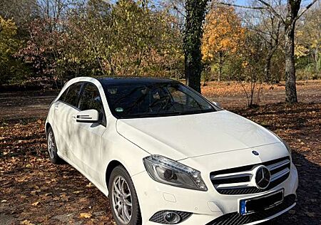 Mercedes-Benz A 180 (BlueEFFICIENCY) Style