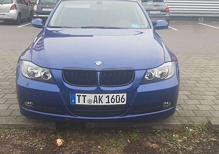 BMW 318i 318 e90